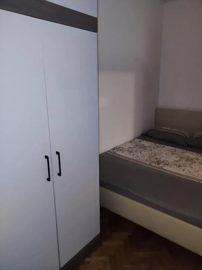 Apartment Sweet Home Split